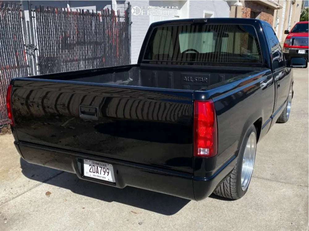 Sierra Silverado 1988 - 1997 also fits '98 - '02, Yukon 1992 - 1999, Tahoe 1992 - 1999, Suburban 1992 - 1999 Tail light GM2800104 GM2801104