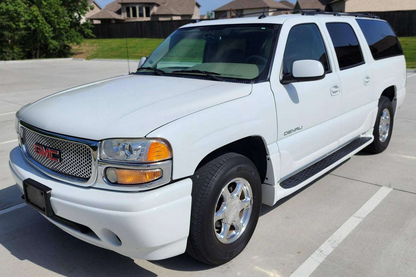 Yukon 2000 - 2006 Denali Front Bumper Cover GM1000637