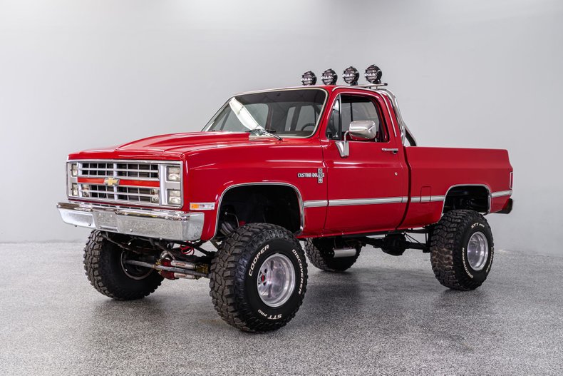 GMC Square body 1974 - 1987 GMC / Silverado 1974 - 1987 Silverado UPPER GRILLE MOLDING